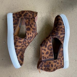 Natural Reflections Leopard Print Jewel Wedge 8.5